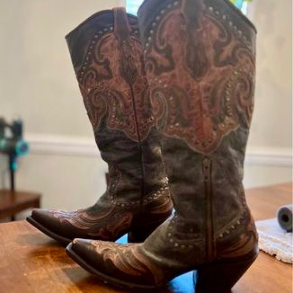 Size 9 1/2 Corral Women's Brown Authentic Harness and Studs Boot G123